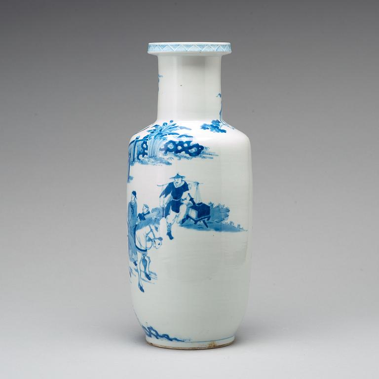 A blue and white roleau vase, Qing dynasty, 19th Century.