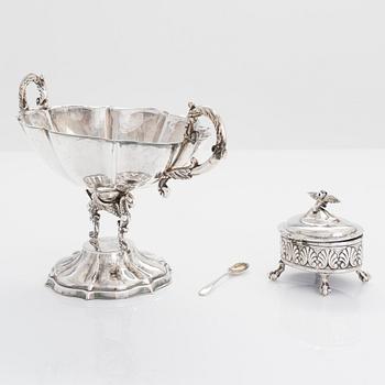 A Spanish silver bowl, maker's mark J. Perez Fernandez, and a silver salt cellar, Platería López, Madrid.