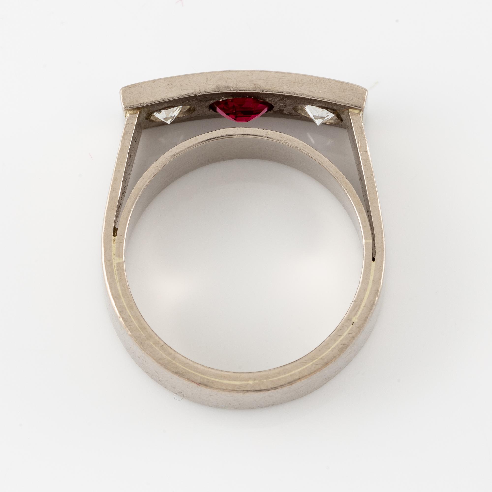 Bengt Liljedahl ring 18K white gold two round brilliant-cut diamonds.