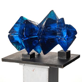 13A. Edvin Öhrström, skulptur, "Isig prisma", gjutet glas, Orrefors eller Lindshammars glasbruk, 1950-60-tal.