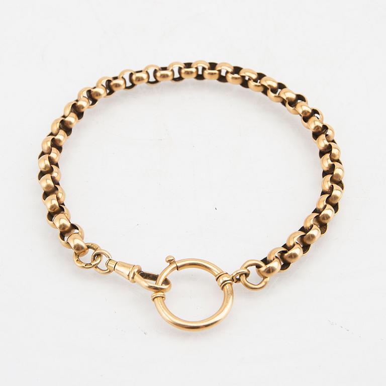 An 18K gold watch chain from year 1900.