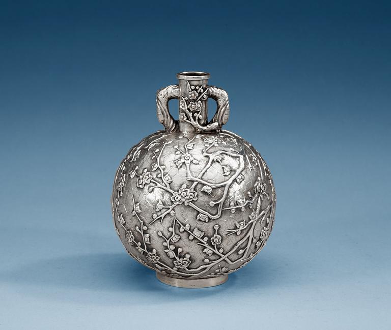 A silver vase, Pao Sheng Workshop, Post China Trade period (after 1885).