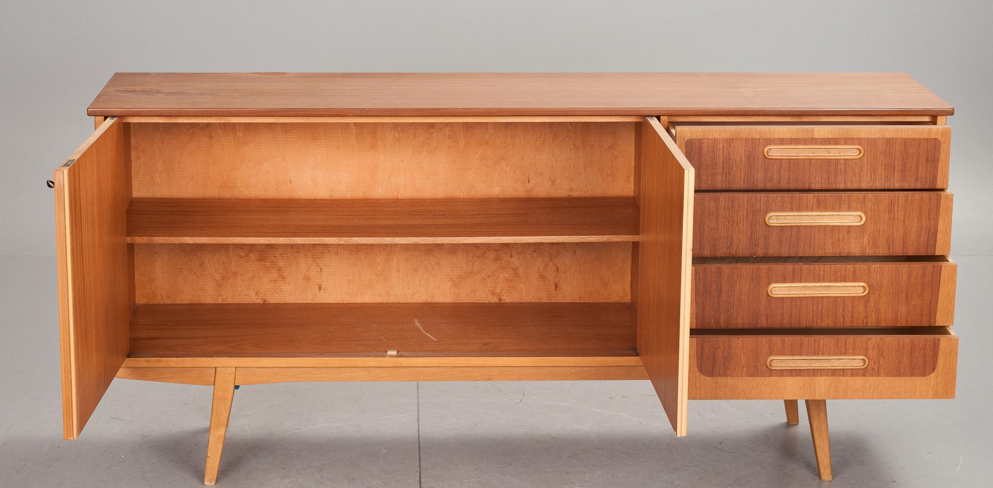 SIDEBOARD,