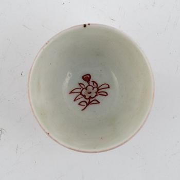 A porcelain cup with saucer, Japan, Edo, 18th/19th century.