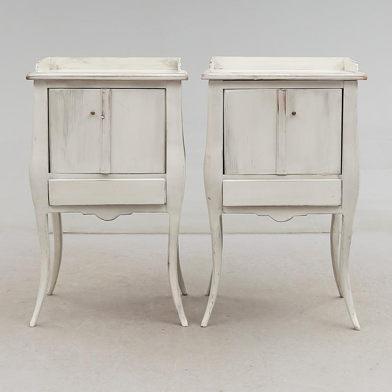 SÄNGBORD, 1 par, omkring år 1900.