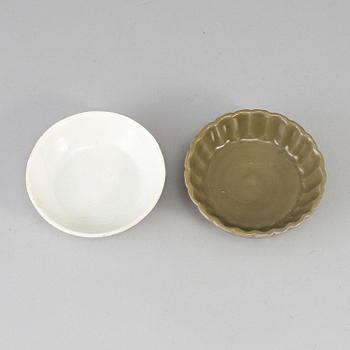 Seven Chinese ceramic dishes, 20th century.