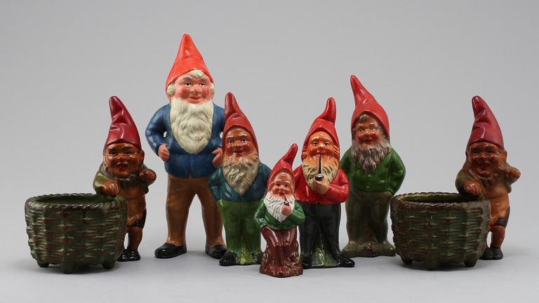 PARTI TOMTAR, 7 st, lergods, 1900-talets första hälft.