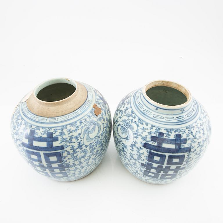 A set of two blue and white jars, late Qing dynasty.