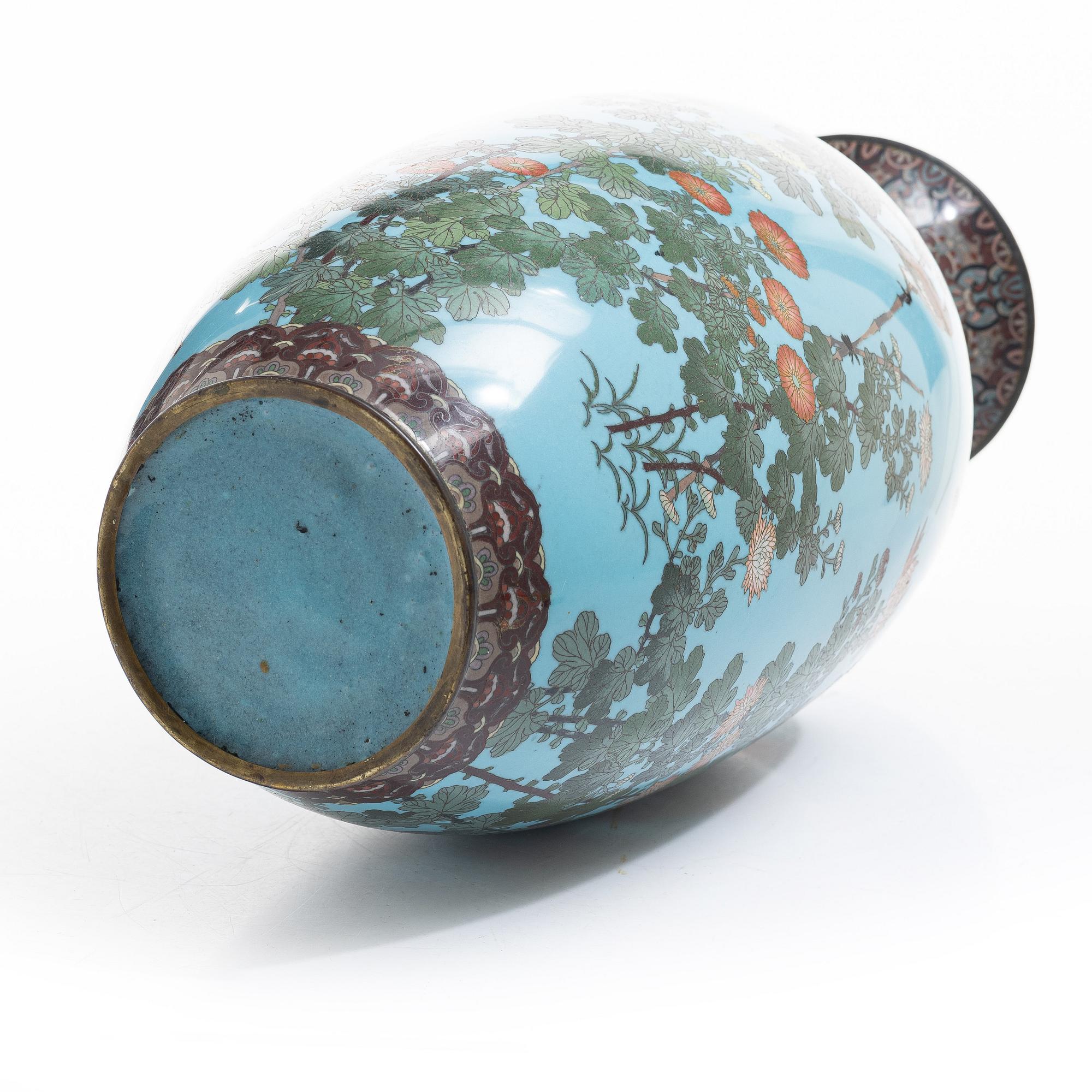 Vas, cloisonné på koppar, Japan, Meiji/Taishō, 1900-talets första del.