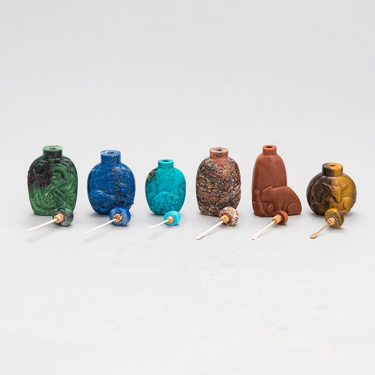 A set of 16 Chinese snuffbottles, 19th/20th Century.