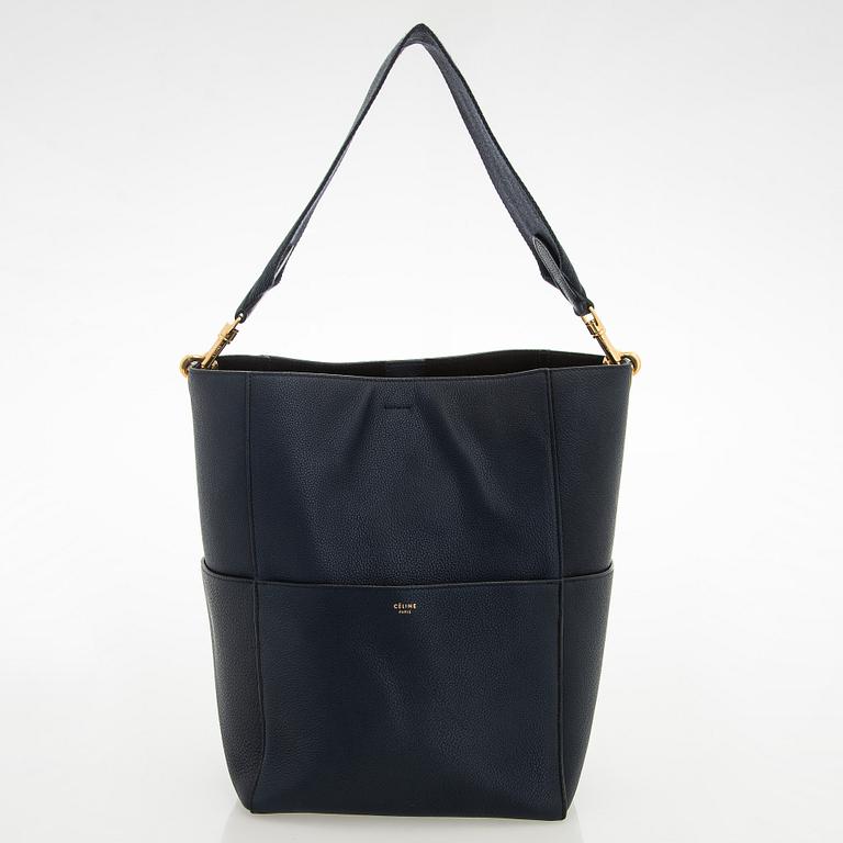 Céline, a 'Seau Sangle' bag.
