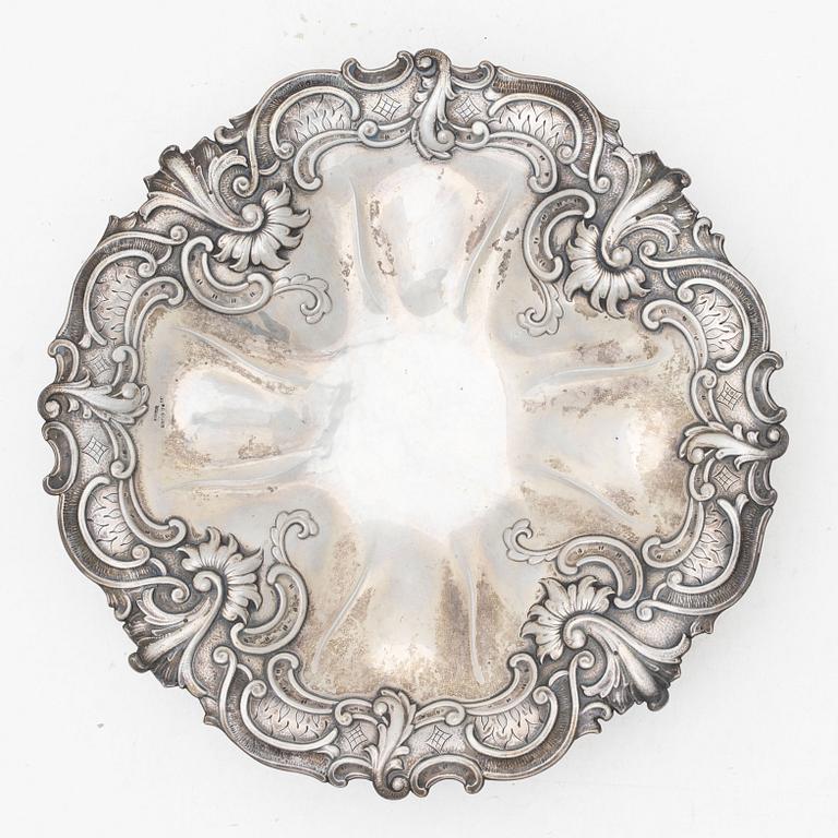 Fat på fot, silver, rokokostil, Tenn & Silver Ab, Göteborg 1972.