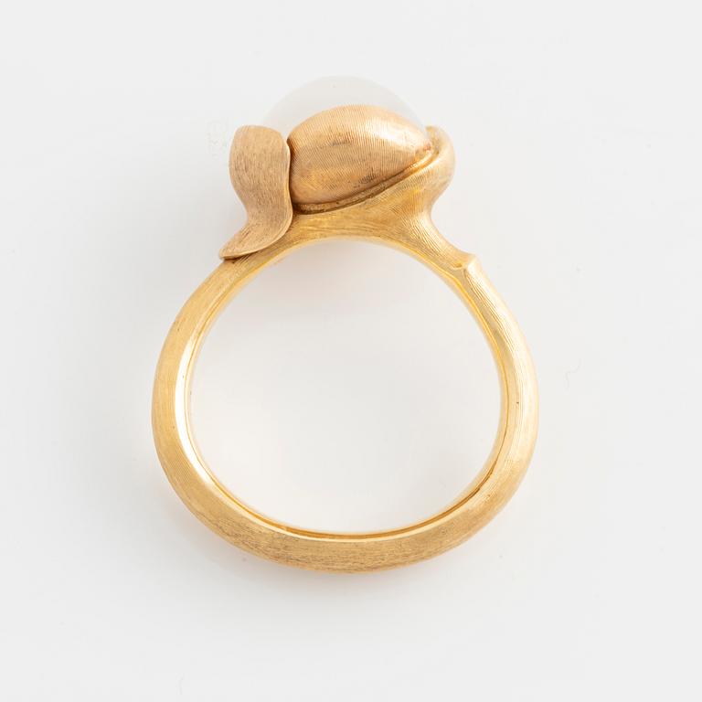 Ole Lynggaard, ring, "Lotus",  18K guld med månsten.