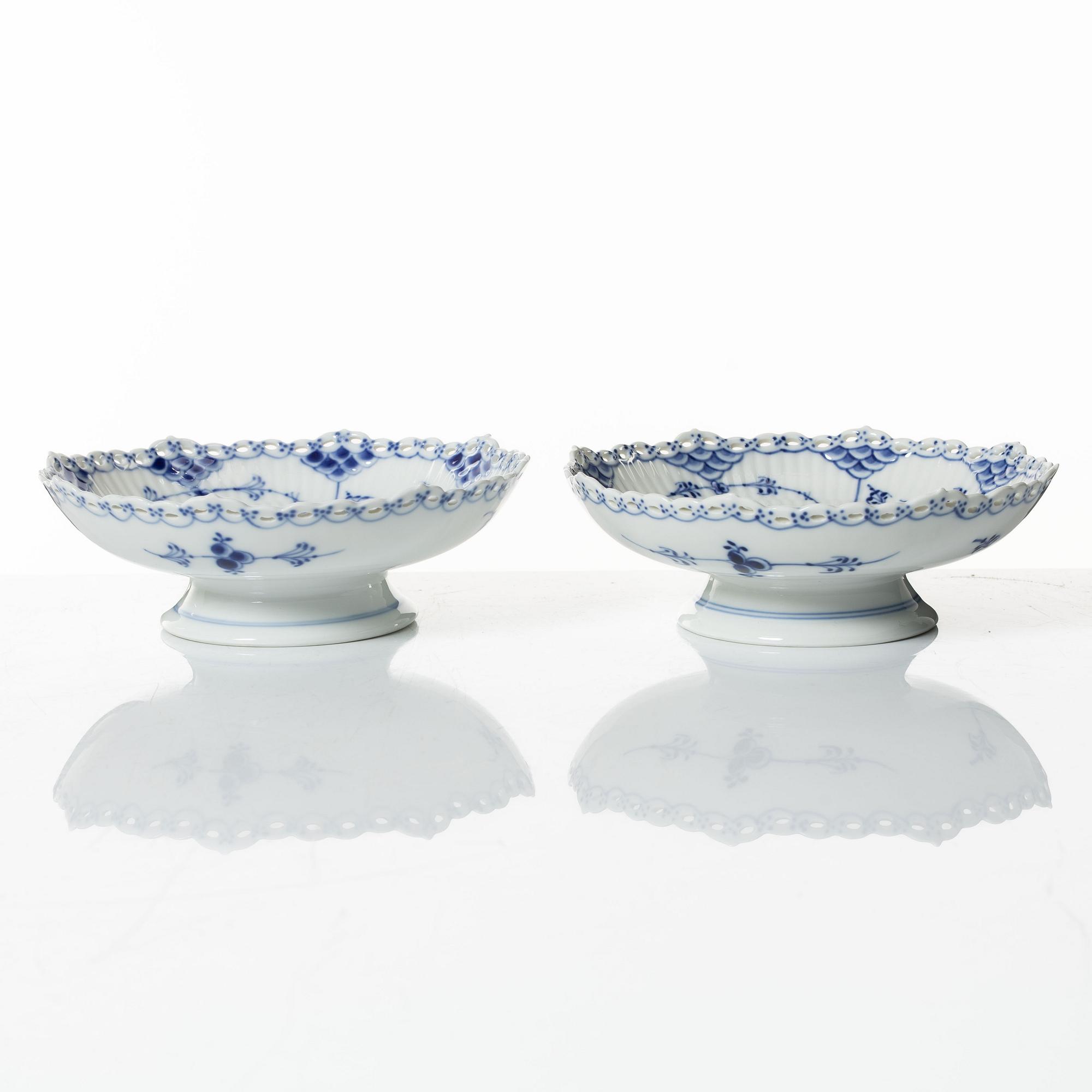 Te- och kaffeservis, 57 delar, porslin, "Musselmalet", Royal Copenhagen, Danmark.