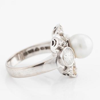 Ring, 18K white gold with a pearl and brilliant-cut and old-cut diamonds.