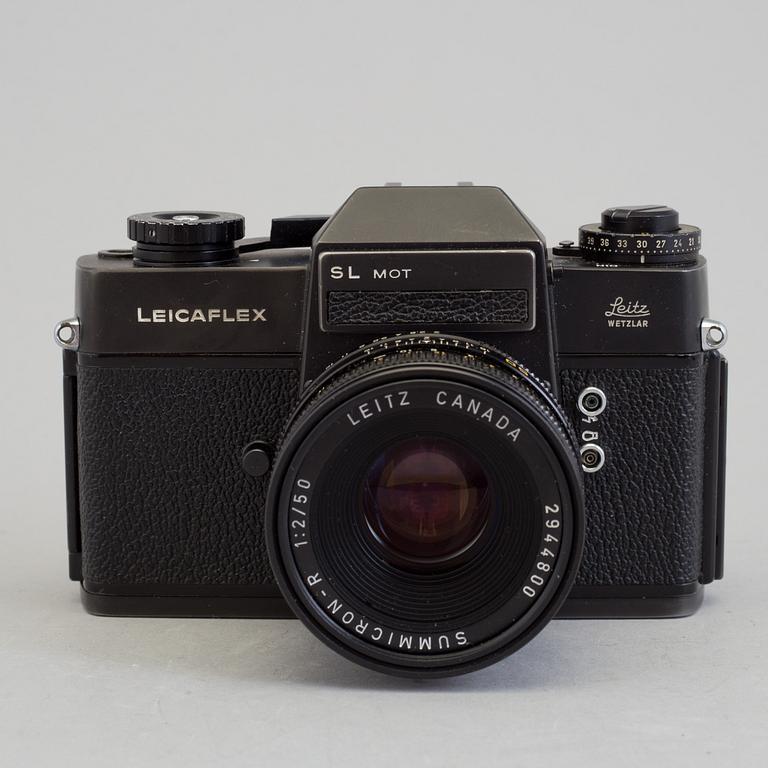 KAMERA LEICAFLEX SL MOT, nr 1342037, 1973. Med Summicron-r 1:2/50. Instruktionsbok för Leica SL2  medföljer.