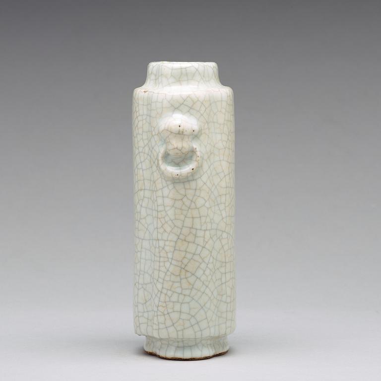 A ge glazed vase, Qing dynasty, 19th Century.