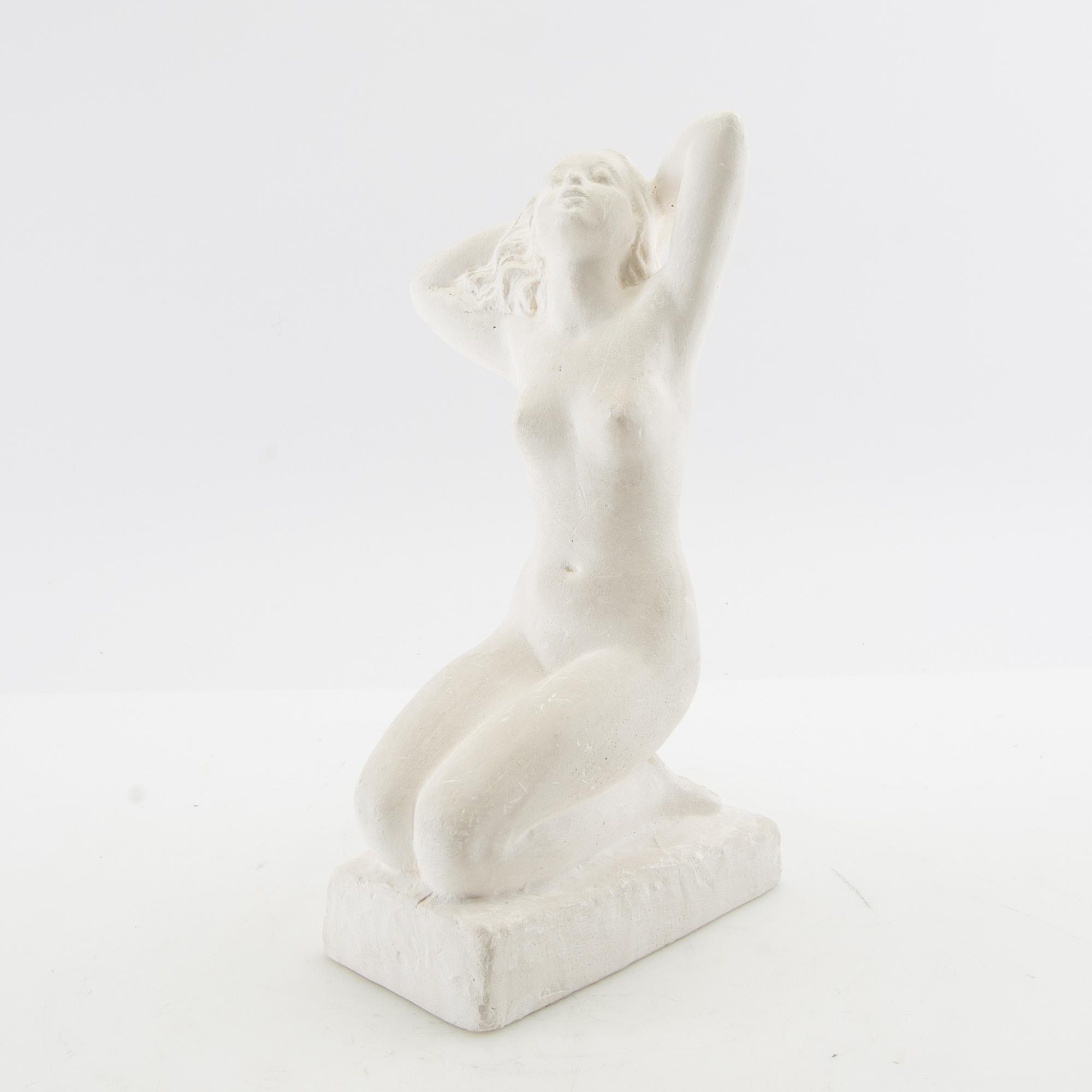 Carin Nilson, skulptur Knästående modell.