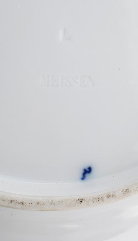 STEKFAT, 2 st, porslin, Meissen, 1900-talets första hälft.