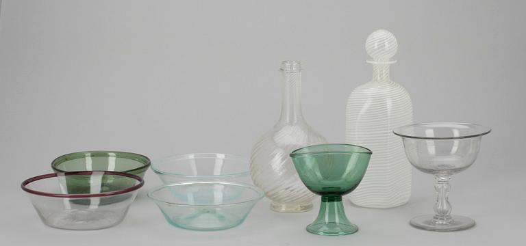 GLASFÖREMÅL, 8 st, 1800-tal.