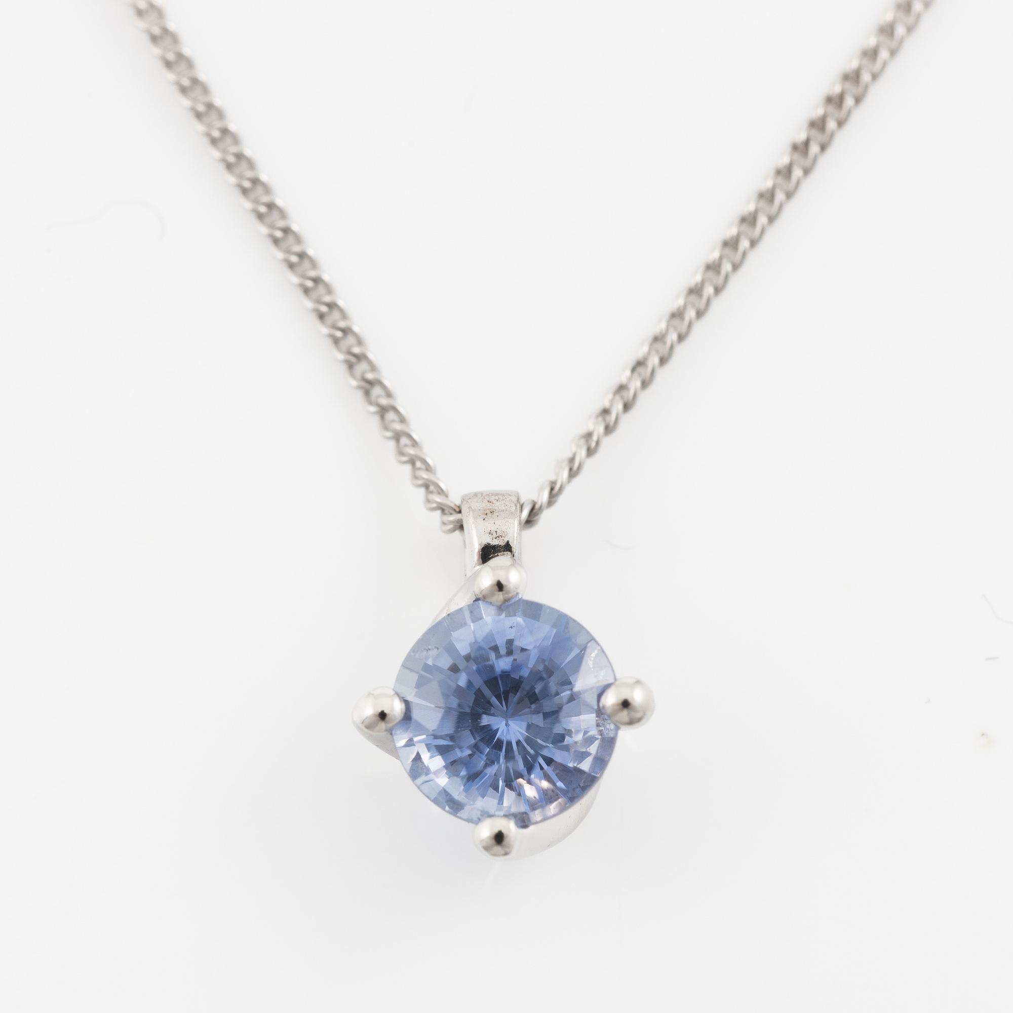 Necklace 14K white gold with sapphire.