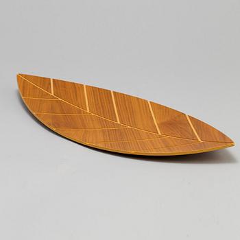 TAPIO ANTTILA, a 'Kuvio Leaf' wood dish, for Showroom Finland. Model designed in 2007.