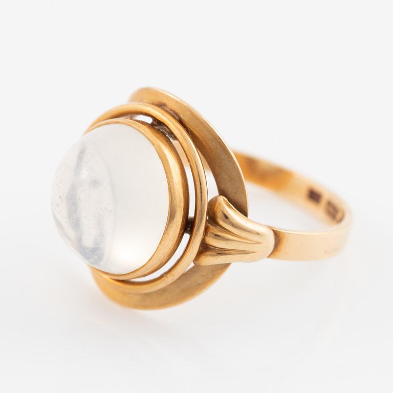 Ring, 18K guld med månsten.