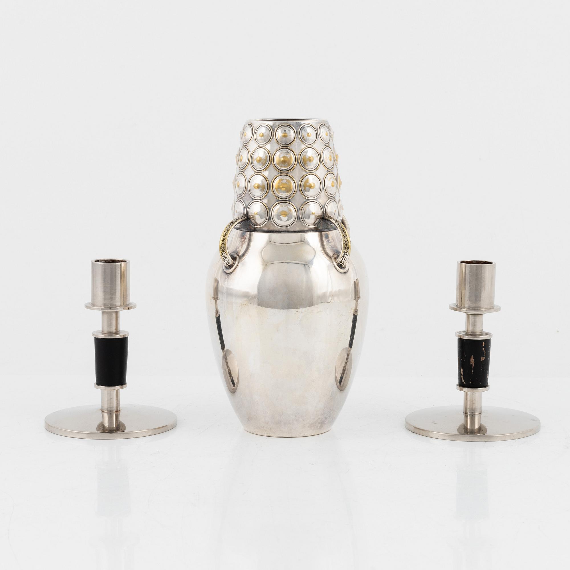 Ljusstakar, ett par, vitmetall, samt vas, försilvrad mässing, WMf, Tyskland, 1900-talets första hälft.