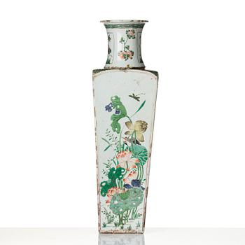 Vas, porslin. Qingdynastin, Kangxi (1662-1722).