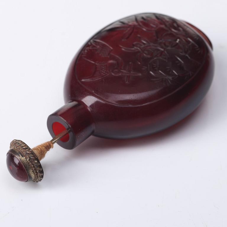 A red glass snuff bottle with stopper, Qing dynasty, 19th Century.