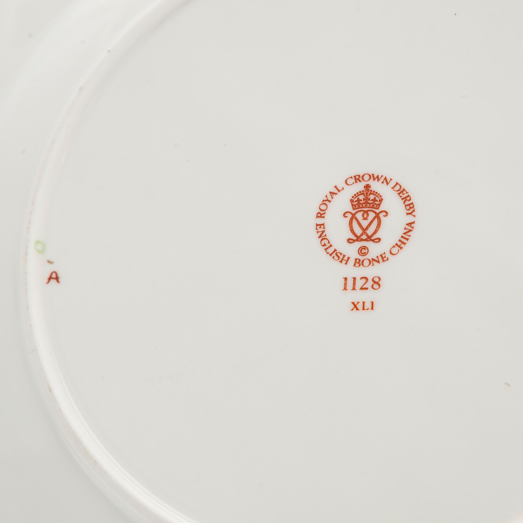 A set of two porcelain plates *Old Imari', Royal Crown Derby.