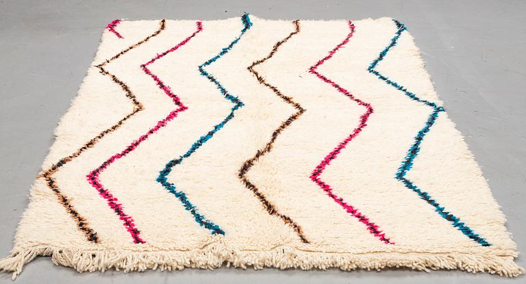 A CARPET, MOROCCO, ca 221 x 150 cm.