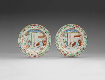 1536. TALLRIKAR, ett par, kompaniporslin. Qing dynastin, Qianlong (1736-95).
