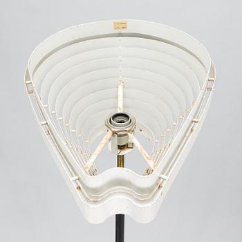 Alvar Aalto, 'Angel wing'  floor light model A 805, manufactured by Valaisinpaja Oy, late 20th century.
