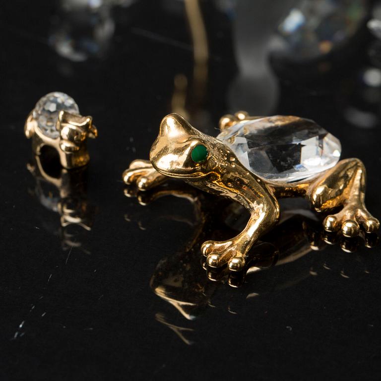 17 GLASS FIGURINES SOME MARKED SWAROVSKI.