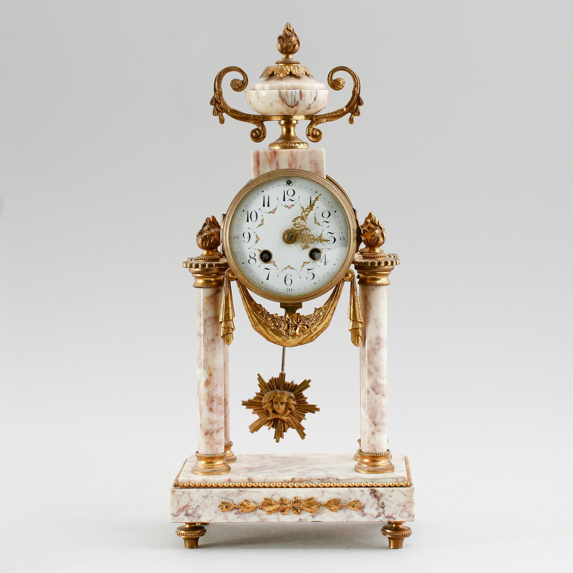 BORDSPENDYL, gustaviansk stil, 1900-talets första hälft.