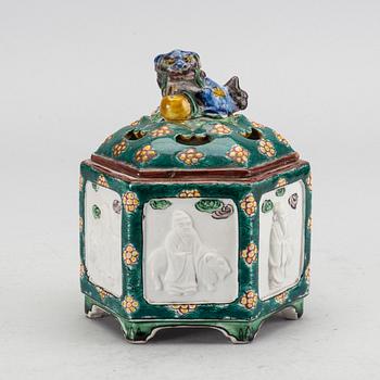 A Japanese censer with cover, circa 1900.