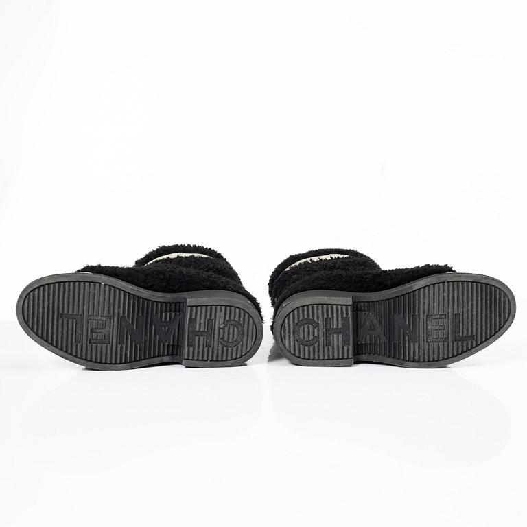 Chanel, "Coco Neige Shearling Boots", storlek 37.