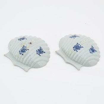 A pair of blue and white butter dishes, Qing dynasty, Qianlong (1736-95).