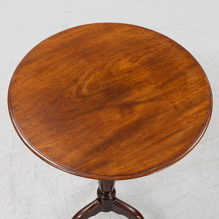 A mahognay side table, 19th Century.