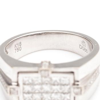 An 18K white gold ring with brilliant cut diamonds ca. 1.30 ct in total.