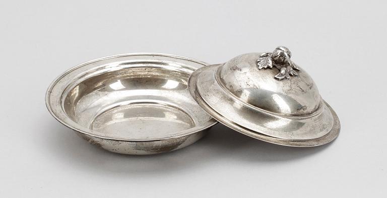 SKÅL MED LOCK, silver, Tyskland, tidigt 1900-tal. Ca 250 gr.