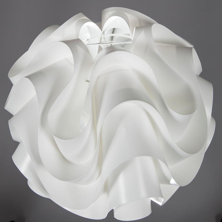 KATTOVALAISIMEN VARJOSTIN, 172A, Poul Christansen, Le Klint. Korkeus 31 cm.