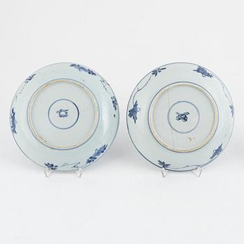 A set of seven Chinese export porcelain pieces, Qing dynasty, 18th Century.