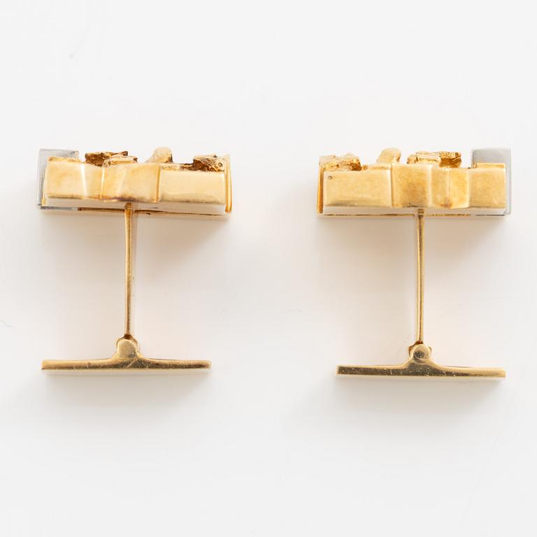 Björn Weckström, A pair of cufflinks, 18K gold with round brilliant-cut diamonds, Finland 1972.