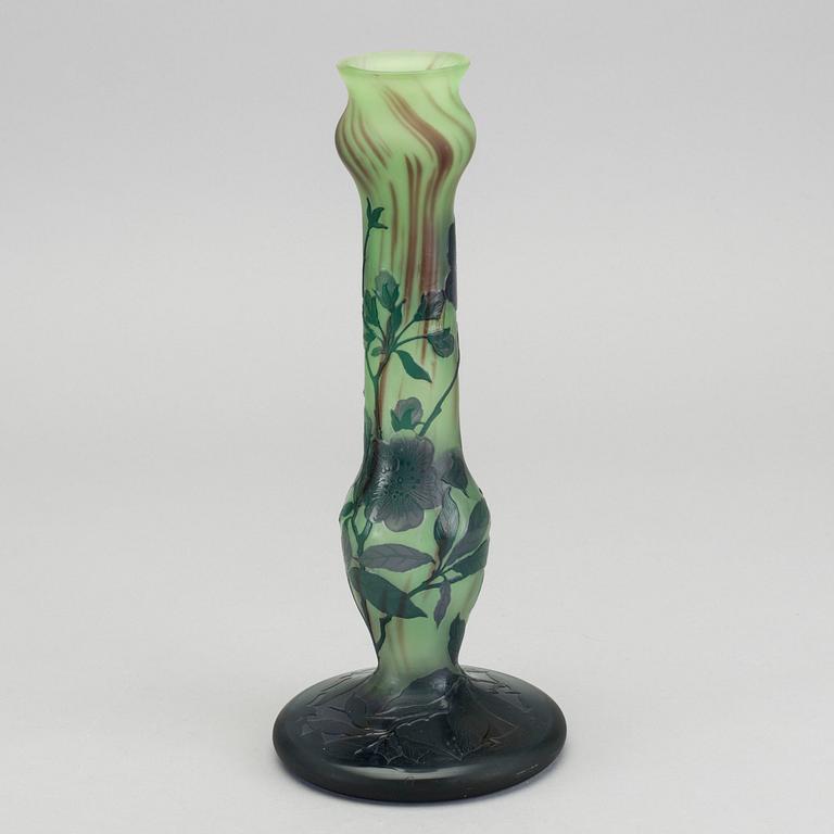 LA LICORNE, a cameo signed glass vase.