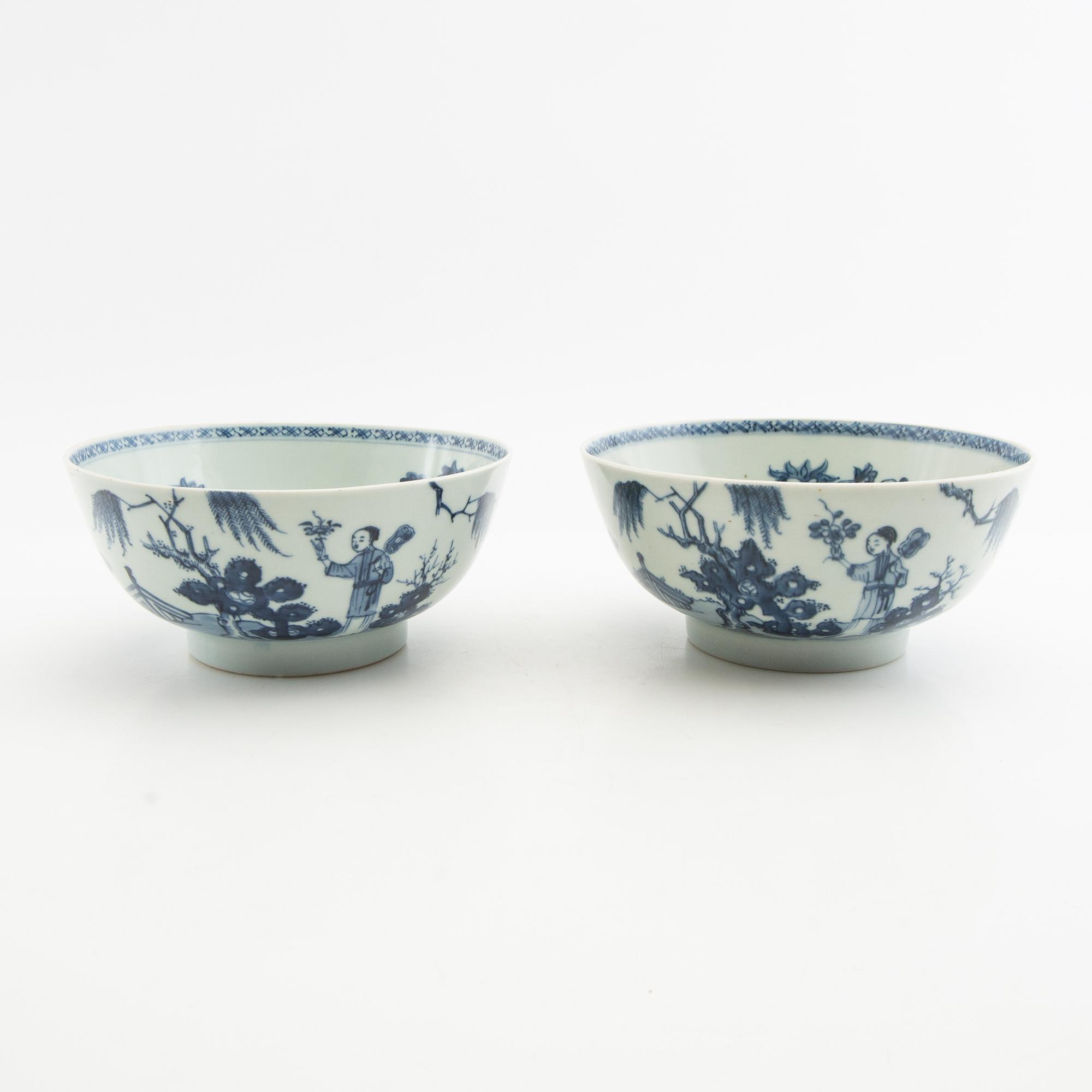 Bowls, a pair, porcelain, Qianlong (1736-95), Qing dynasty, China.