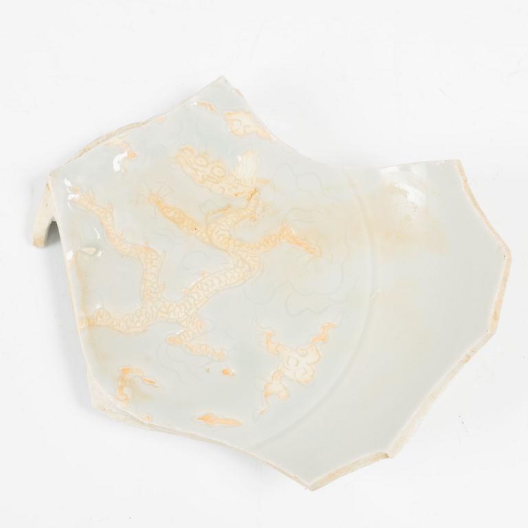 Fragment, porslin, Kina, Mingdynastin, Hongzhi (1488–1505).