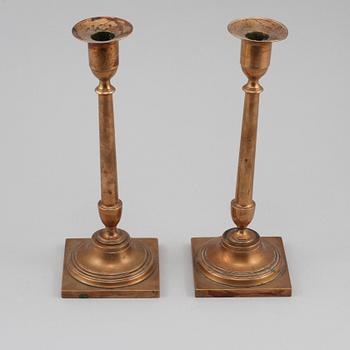 LJUSSTAKAR, ett par, malm, sent 1800-tal.