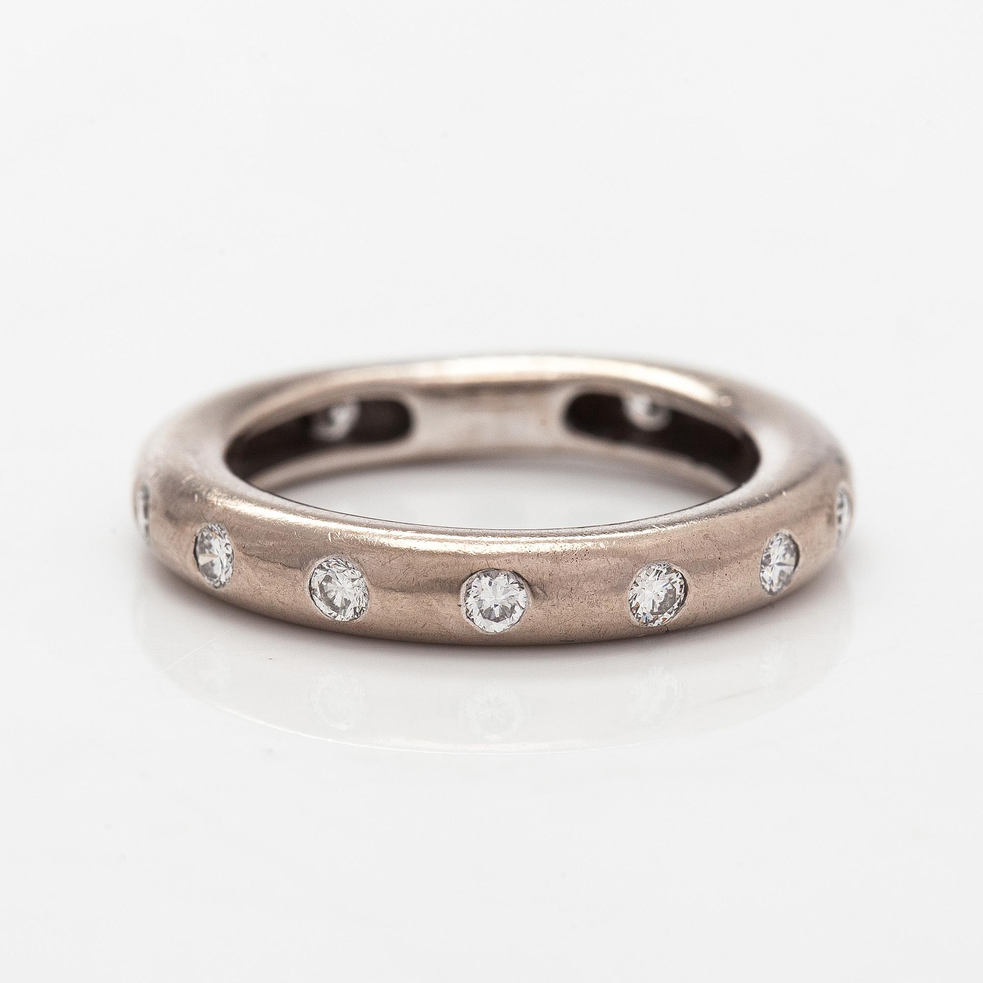 Ring, briljantslipade diamanter, 18K vitguld.